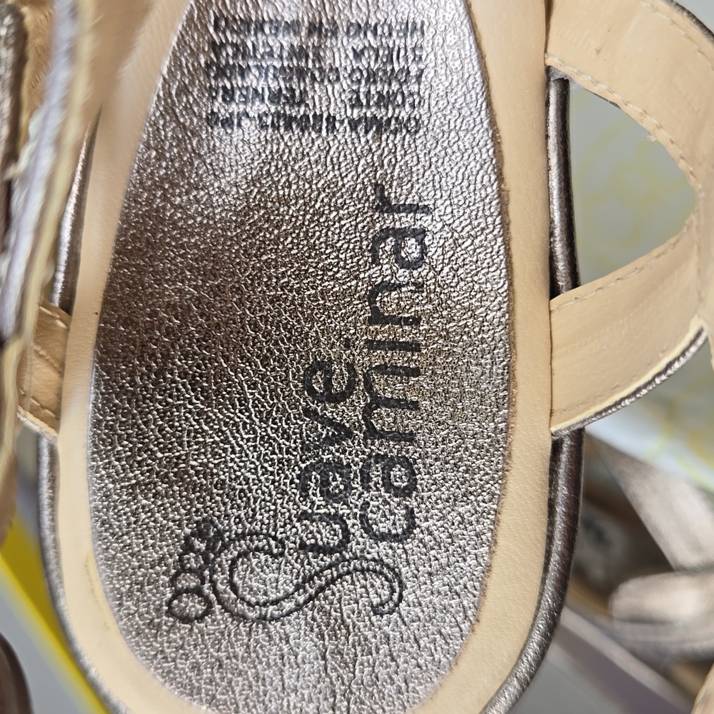 Suave Caminar Gold Metallic Strappy Wedge Heels Women's size 5.5 - Picture 8 of 8